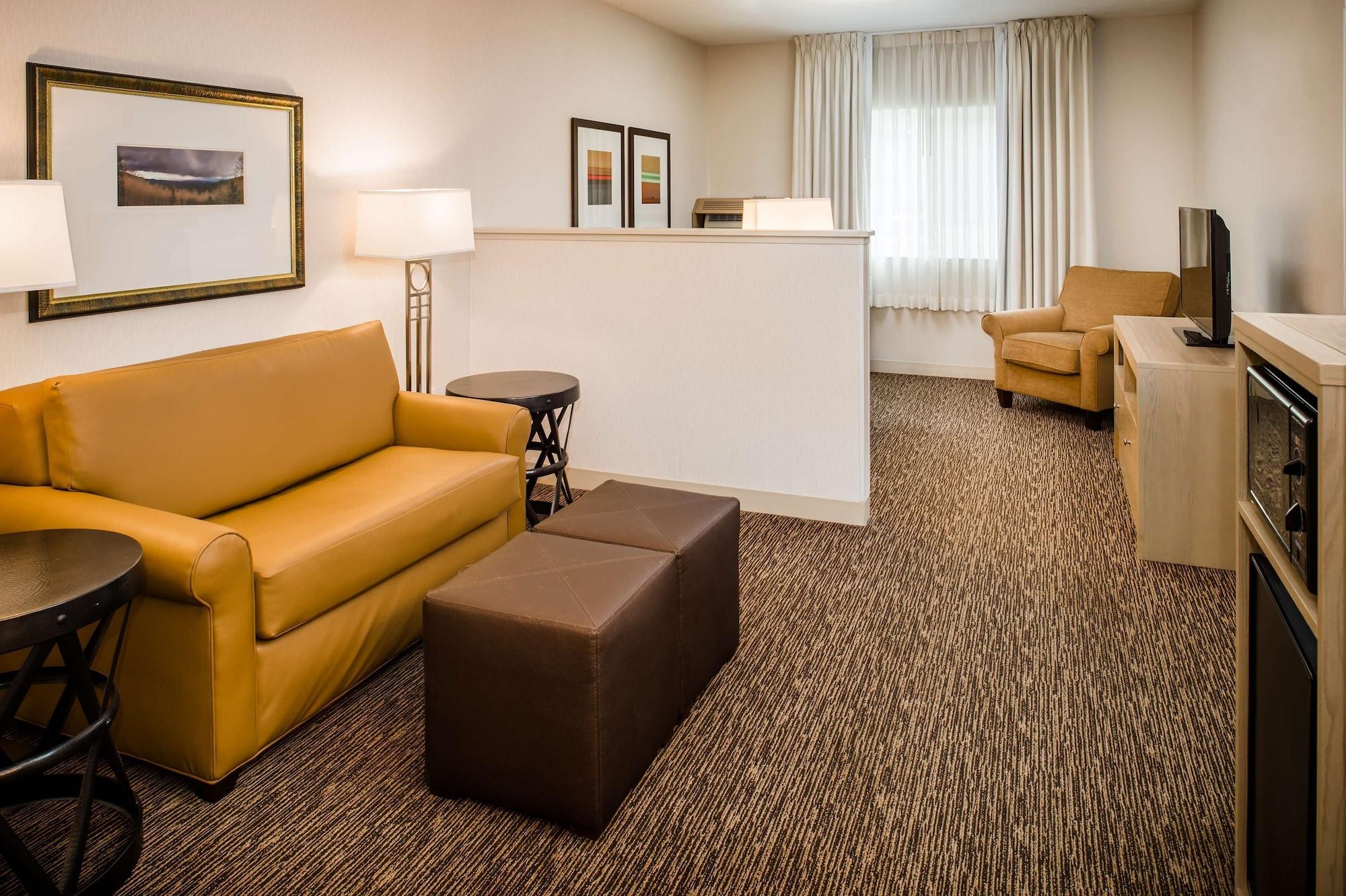 Отель Doubletree By Hilton Олимпия Экстерьер фото