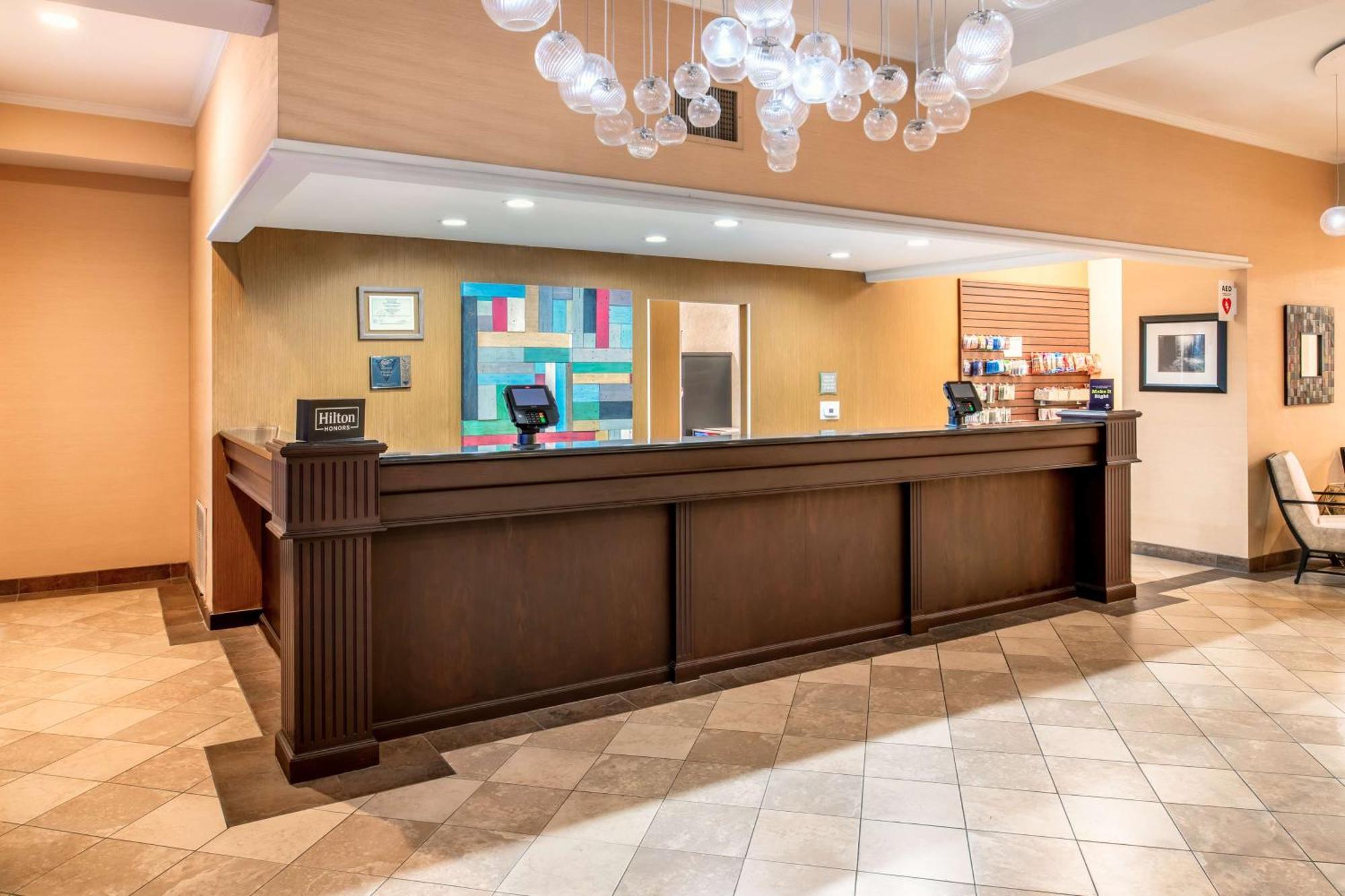 Отель Doubletree By Hilton Олимпия Экстерьер фото